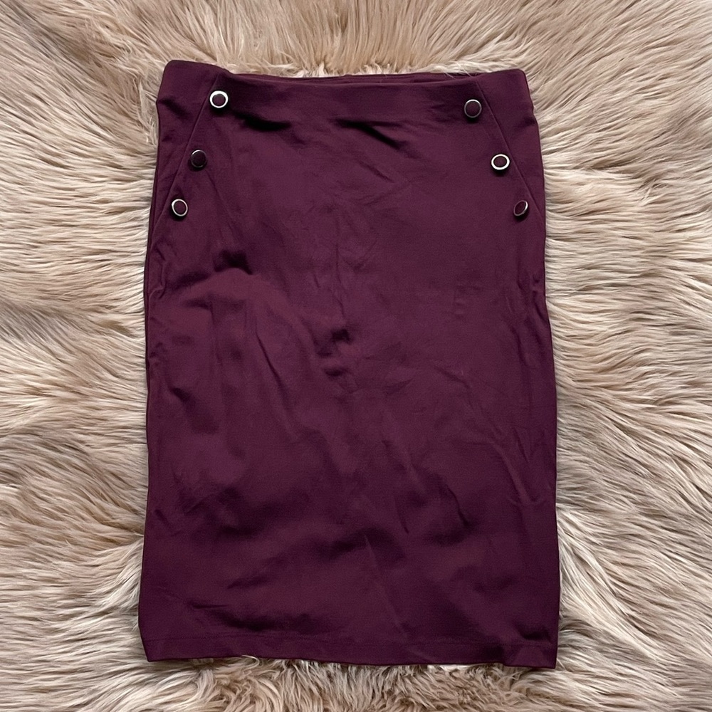 Sz Md Purplish Maroon Stretchy Pencil Skirt w/ Decorative Buttons
